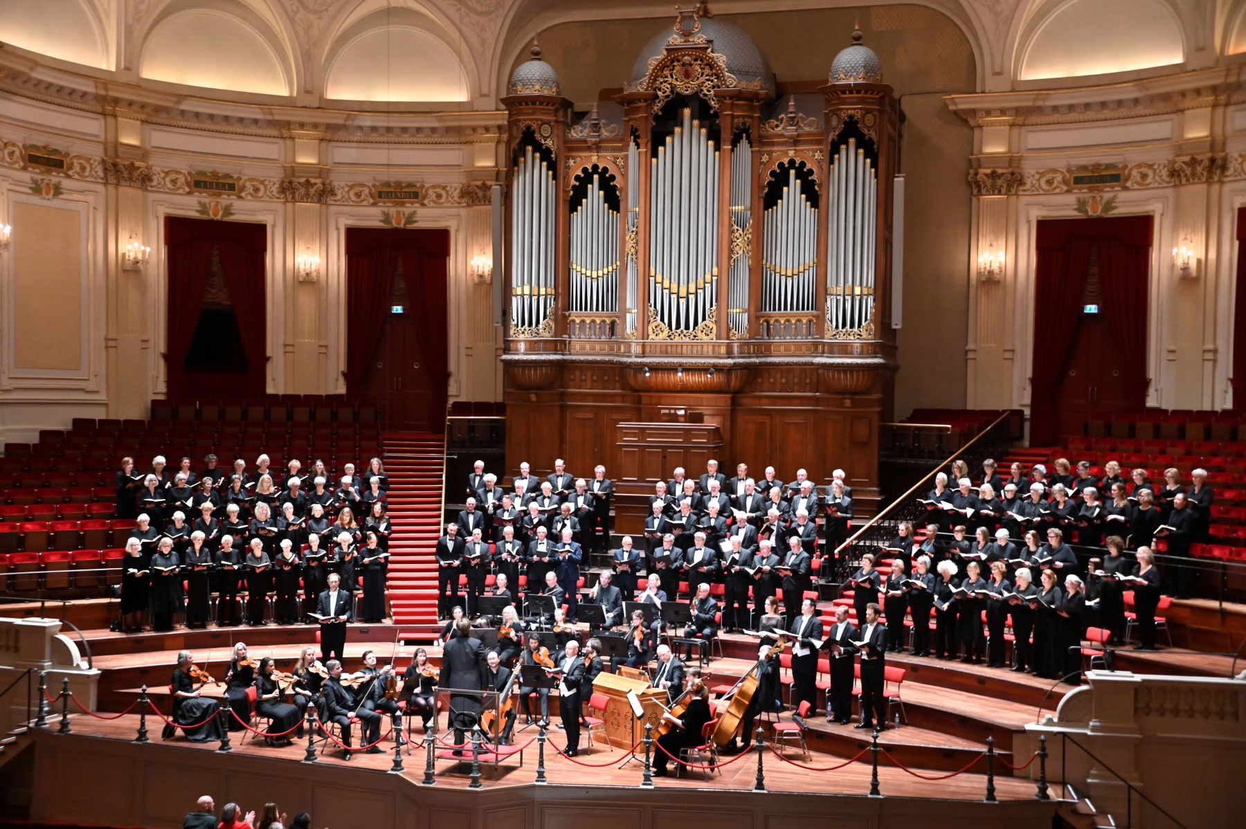 Het Amsterdams Gemengd Koor maakt meters bij Akoesticum